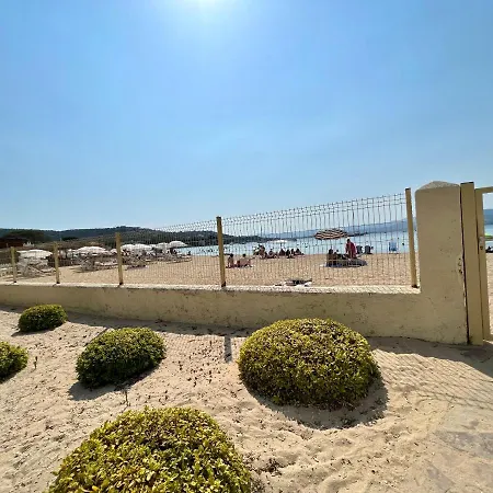 Prestigieux - Pied Dans L'eau