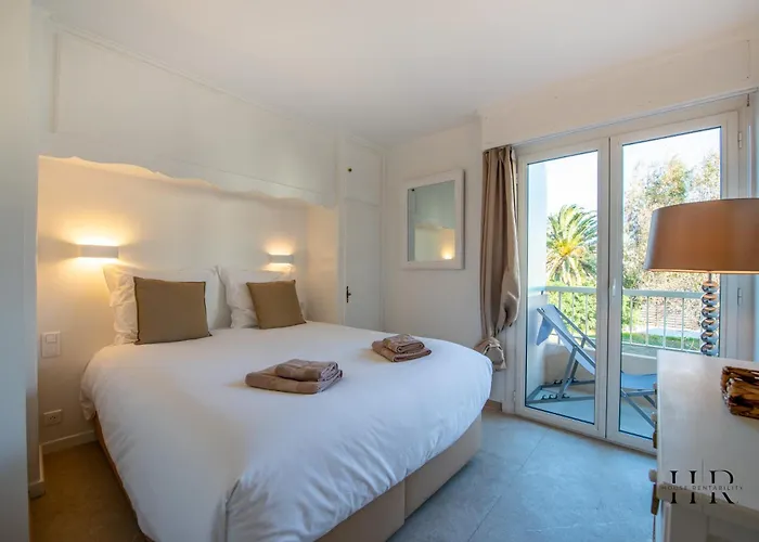 Prestigieux - Pied Dans L'eau