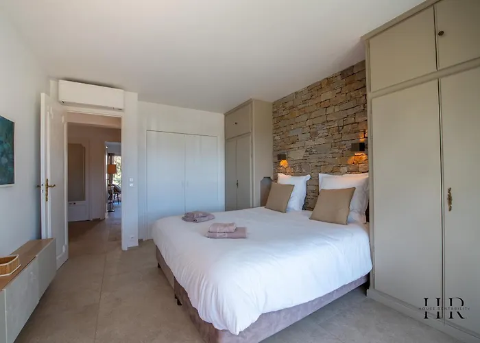 Prestigieux - Pied Dans L'eau *